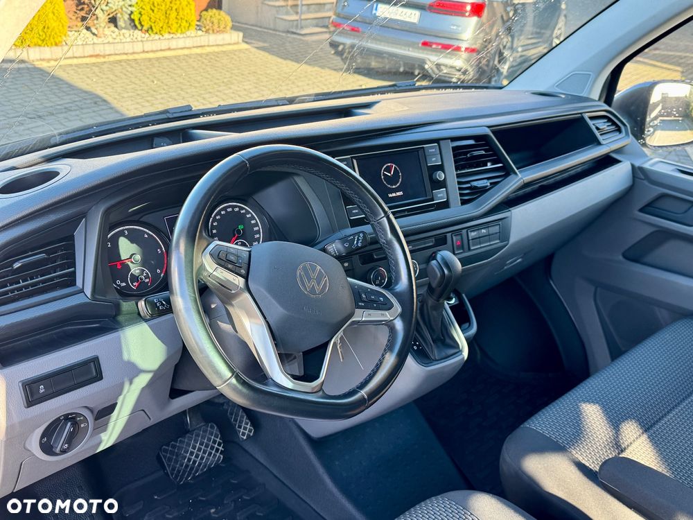 Volkswagen Caravelle - 9