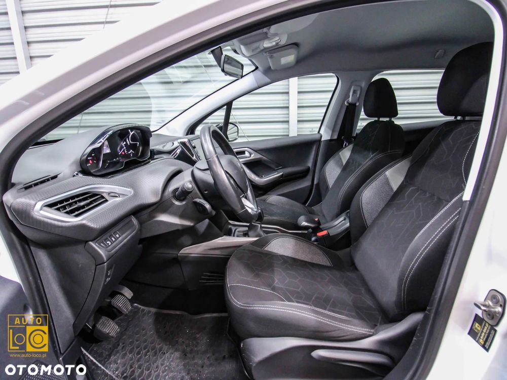 Peugeot 2008 1.2 Pure Tech Allure S&S - 12
