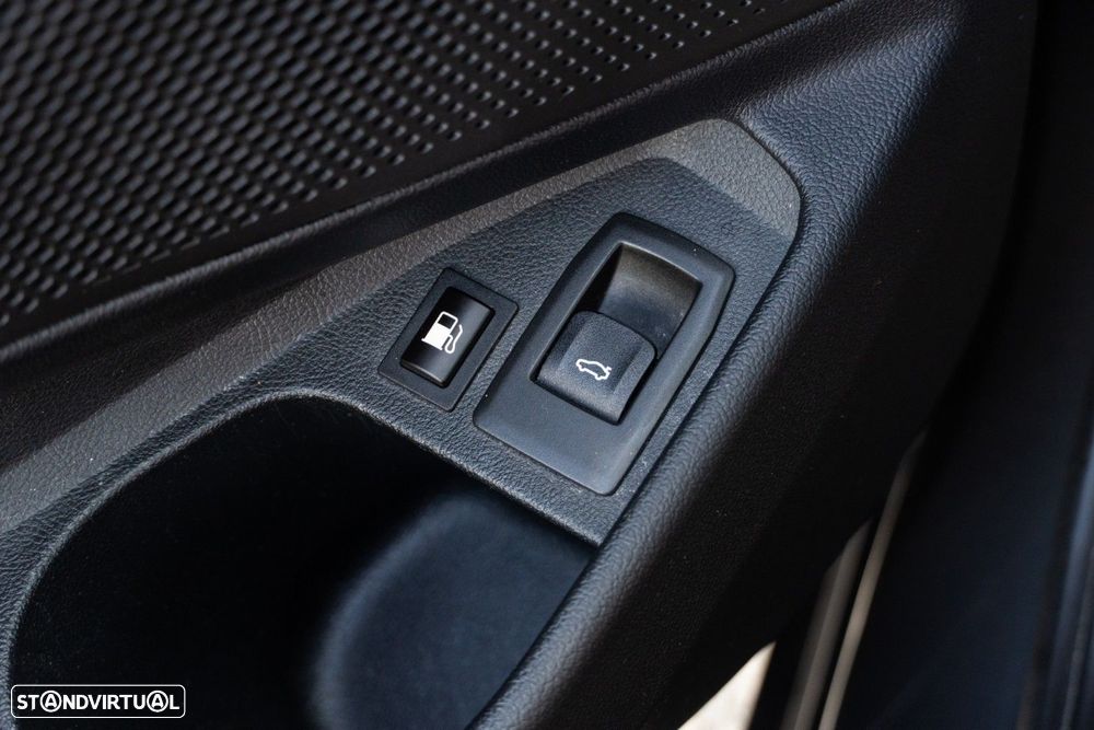 BMW 320 e Line Sport Auto - 39