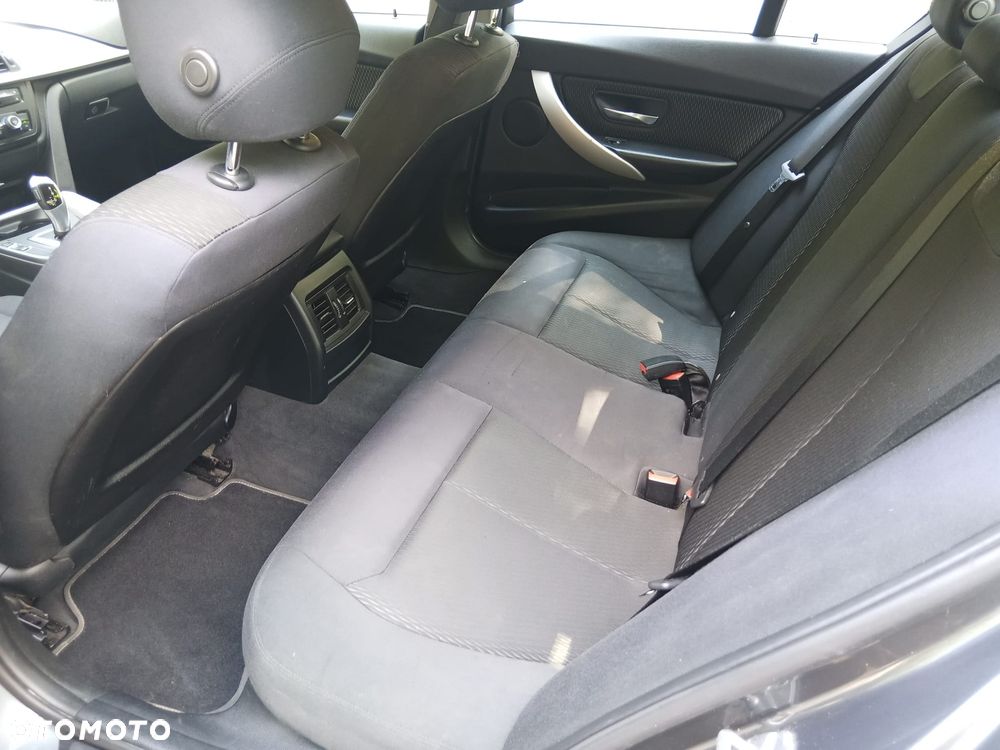 BMW Seria 3 318d - 10