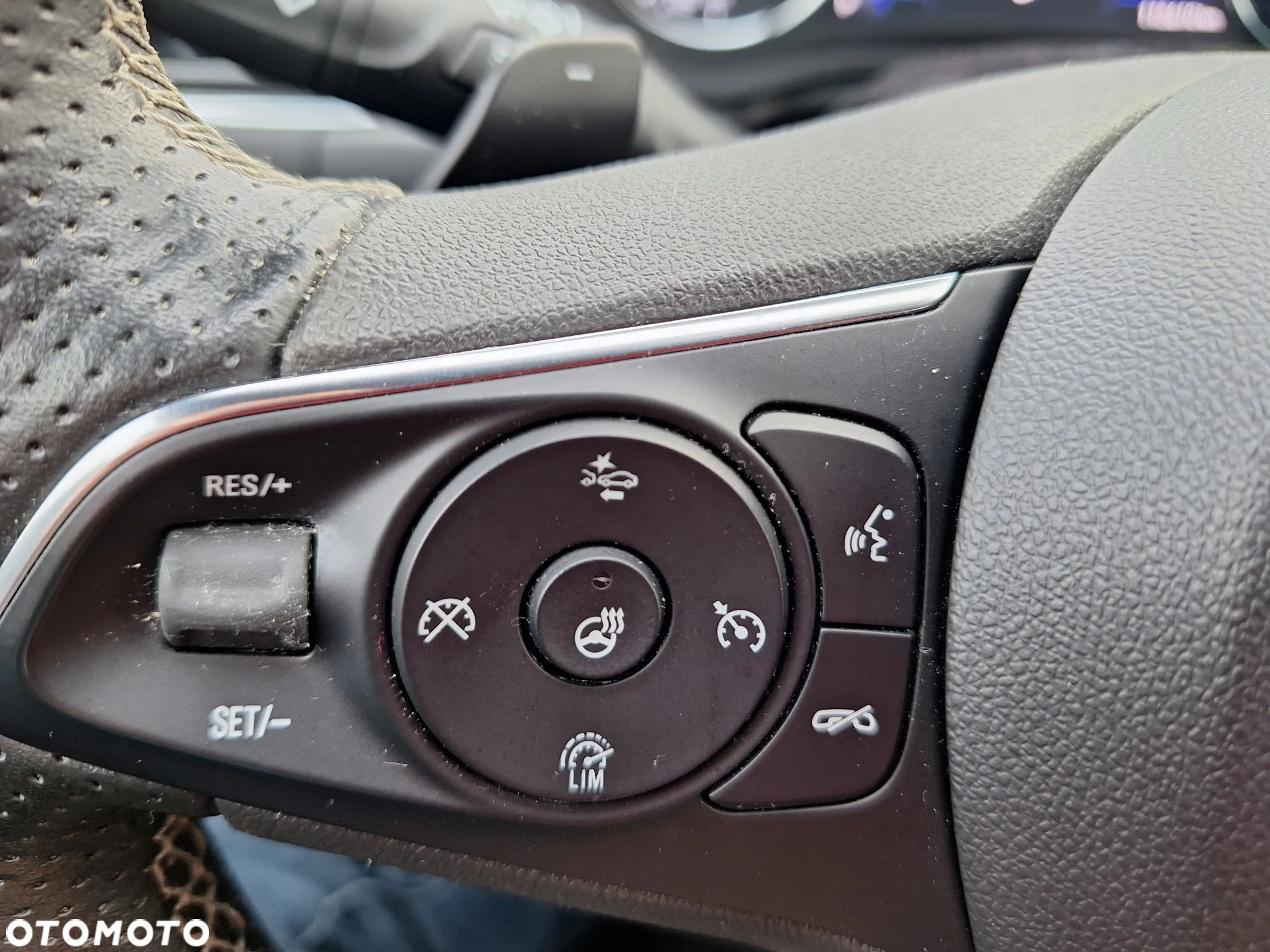 Opel Insignia - 25