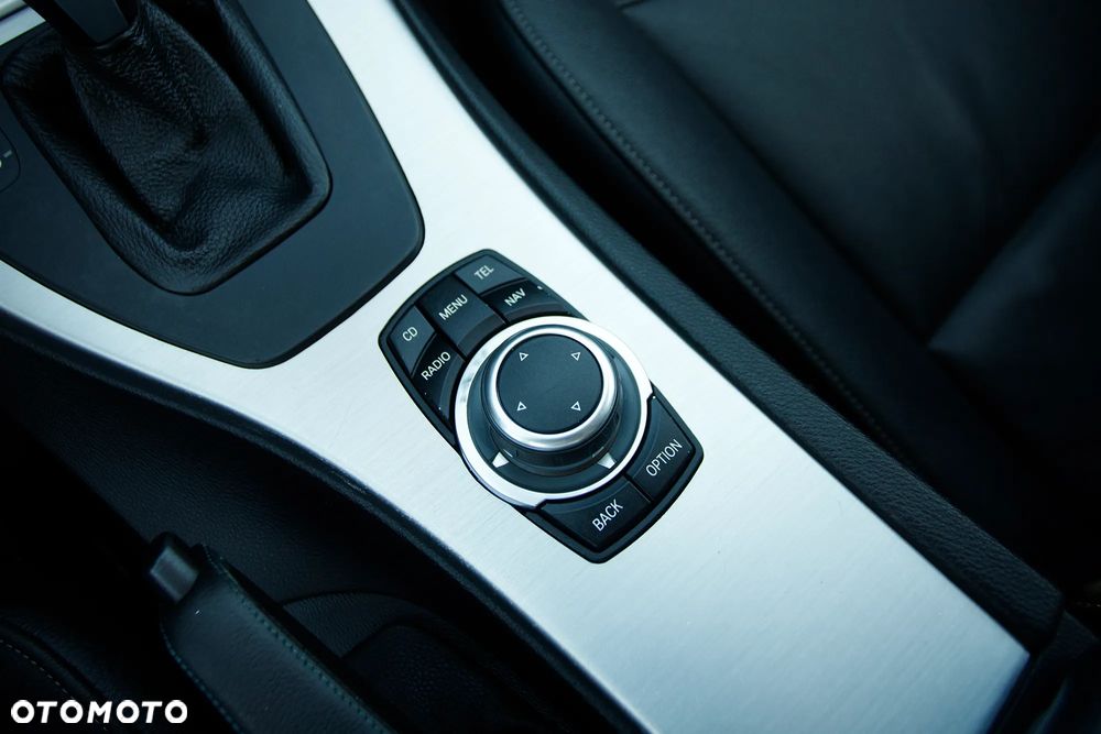 BMW Seria 3 318i Edition Sport - 24