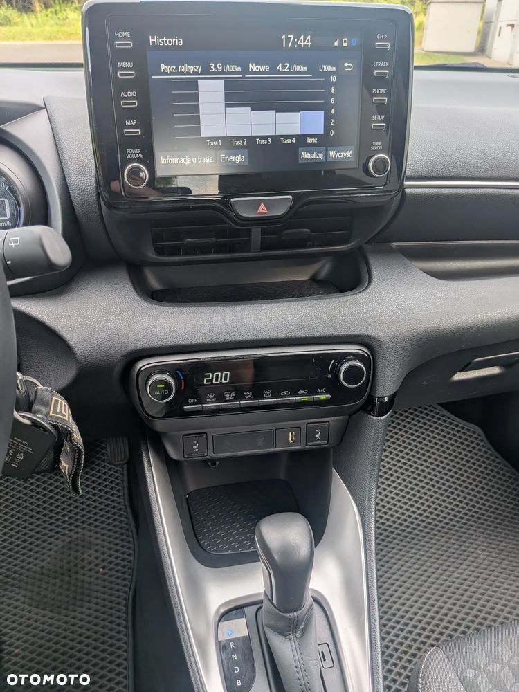 Toyota Yaris - 10