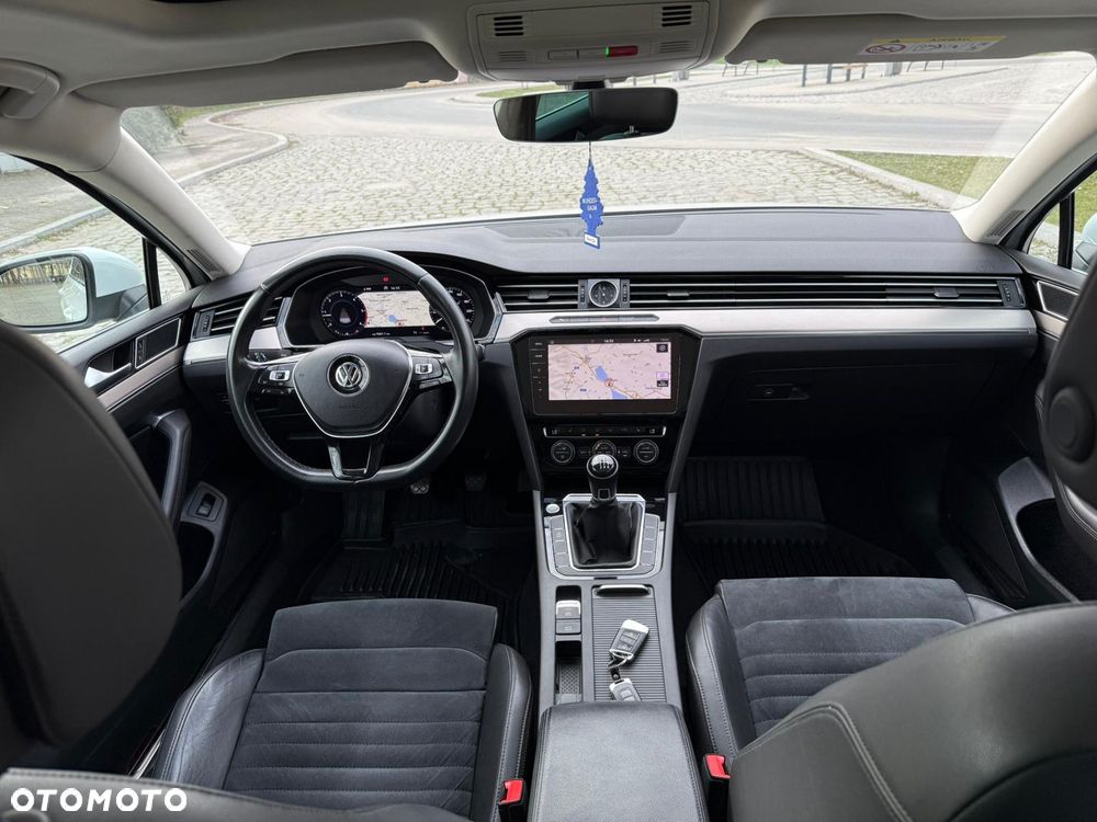 Volkswagen Passat - 13