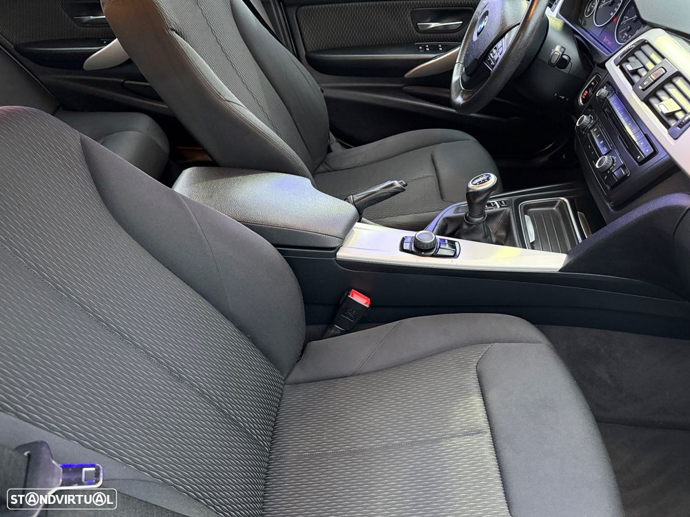 BMW 318 d Touring - 19