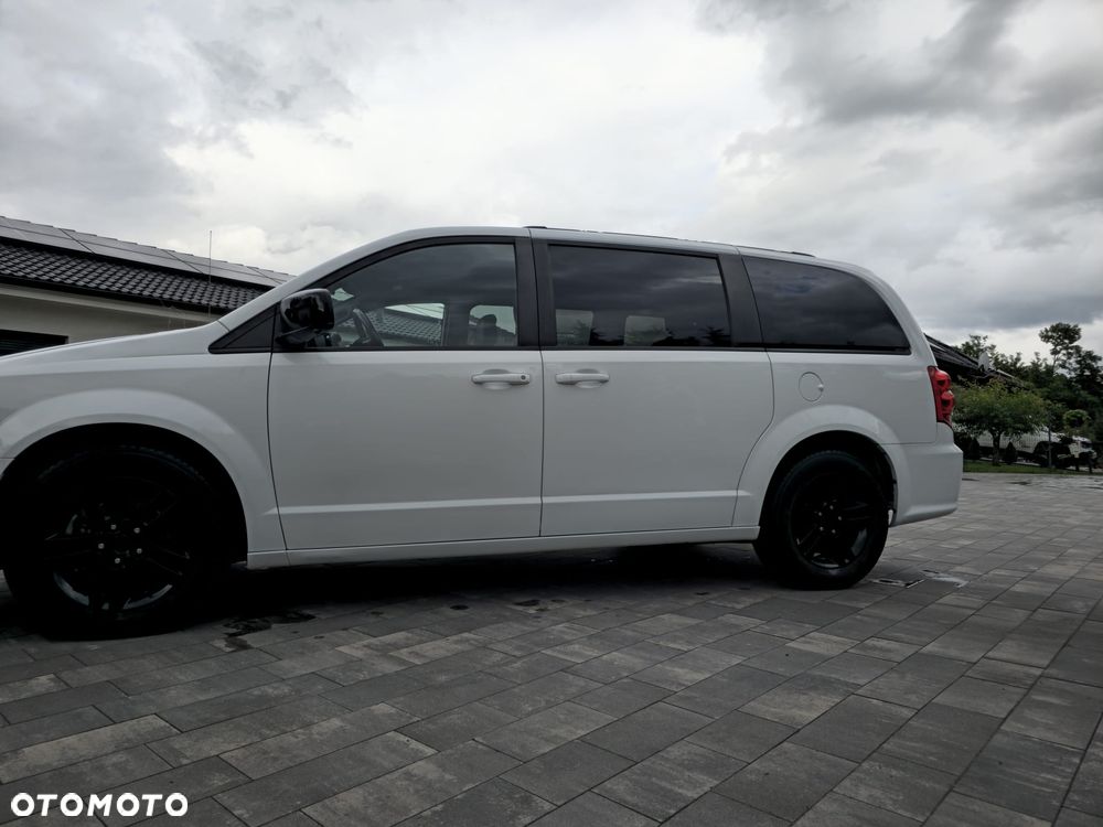 Dodge Grand Caravan 3.6 R/T - 9