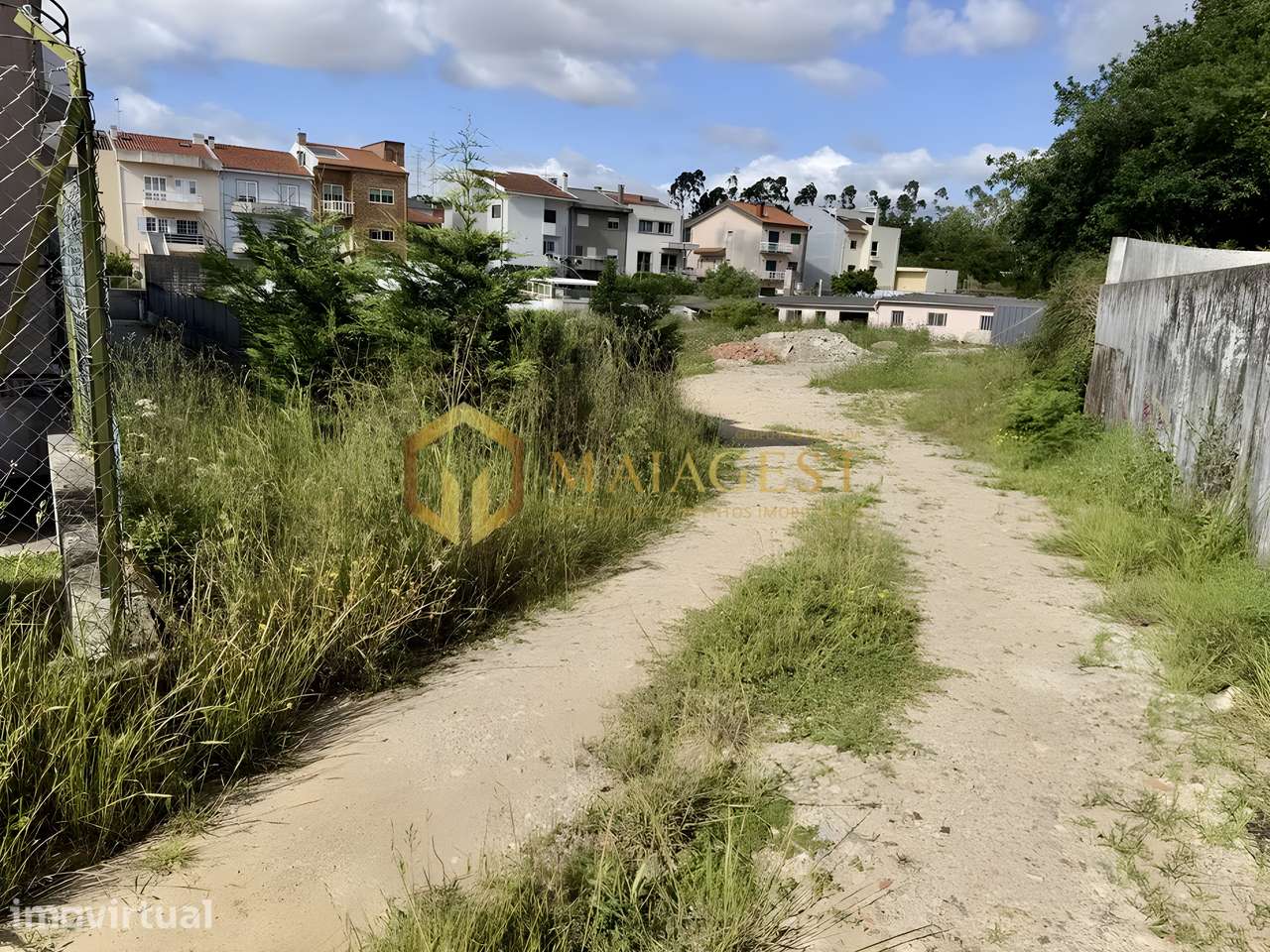 Armazém com Terreno de apoio em Serzedo - Grande imagem: 2/6