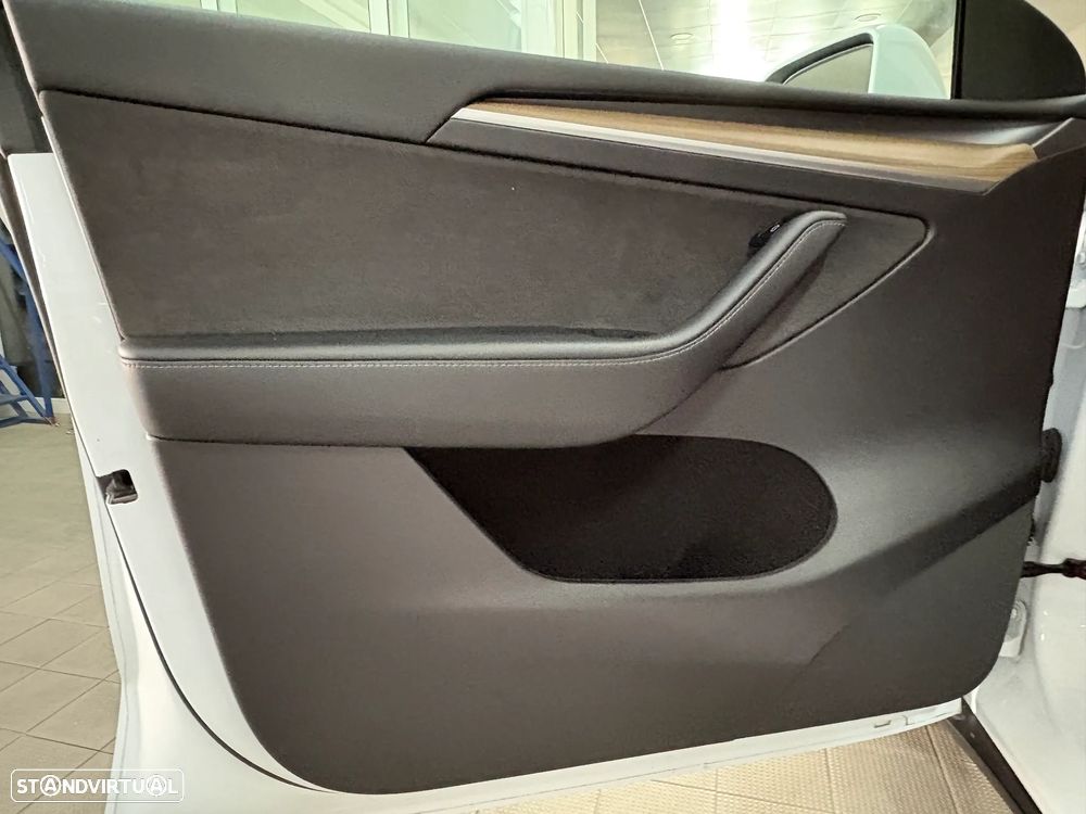 Tesla Model Y RWD - 18