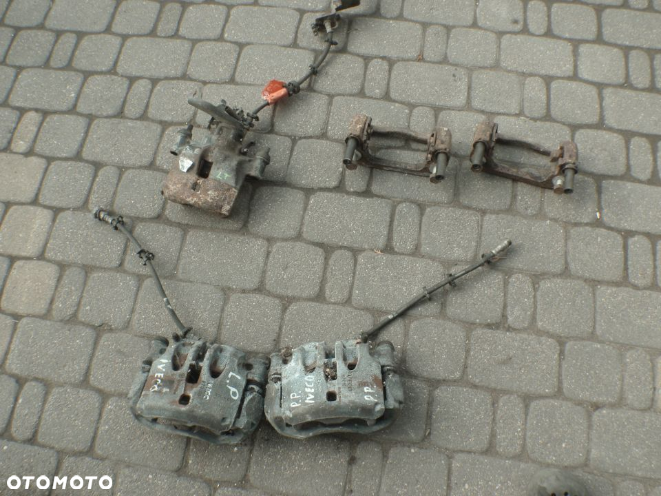 zacisk jarzmo hamulcowy prowadnica tył iveco daily 35c  oryginał jak nowy orginał - 5