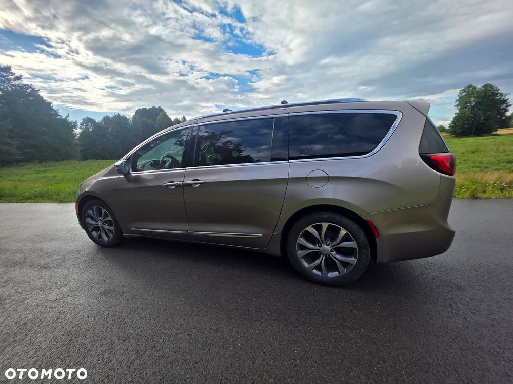 Chrysler Pacifica - 3