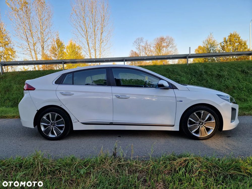 Hyundai IONIQ - 4