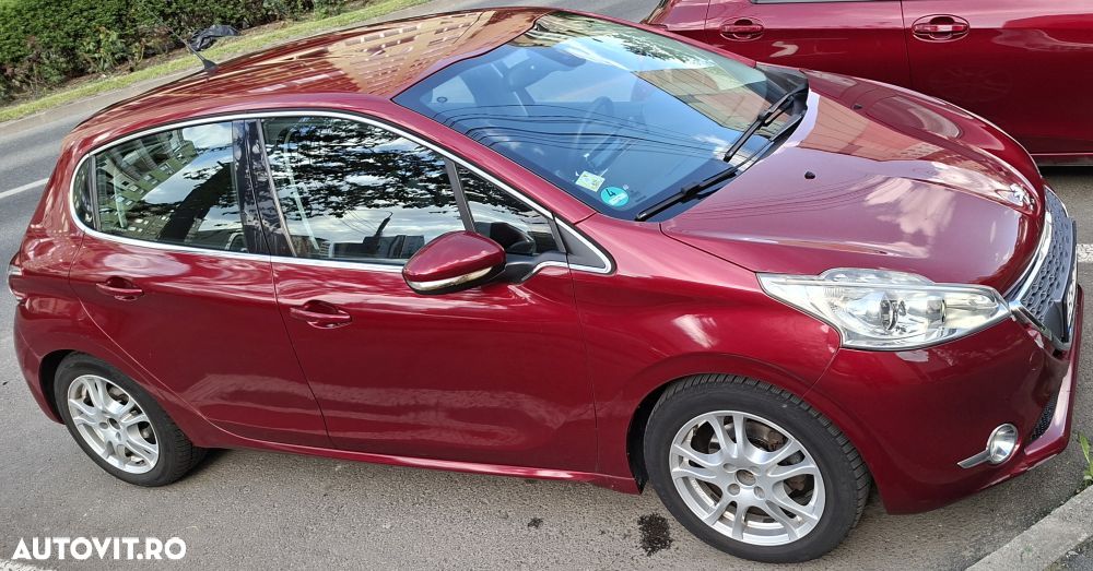 Peugeot 208 - 8