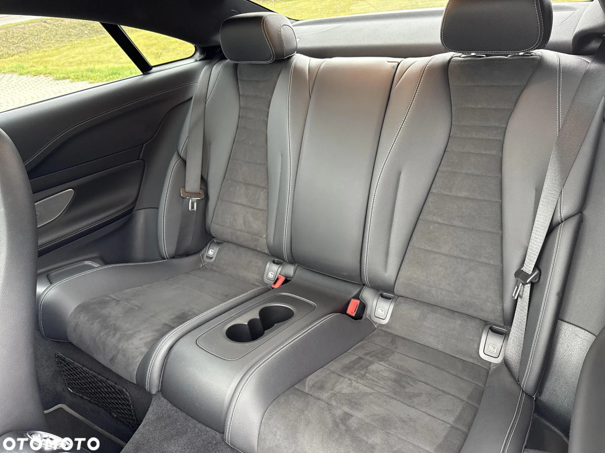 Mercedes-Benz Klasa E 200 Coupe 4-Matic 9G-TRONIC - 13