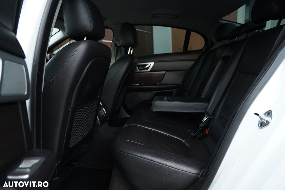 Jaguar XF 2.2D Luxury - 10