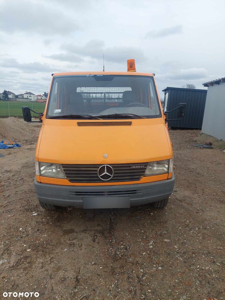 Mercedes-Benz Sprinter - 1