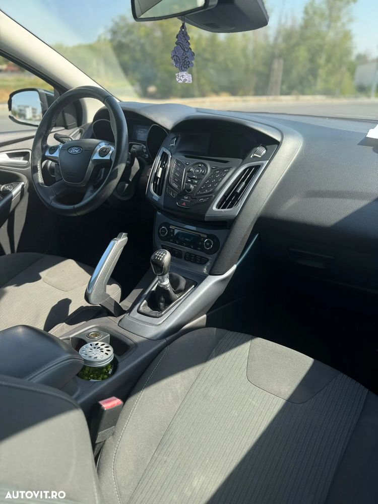 Ford Focus 1.6 TDCi DPF SYNC Edition - 9