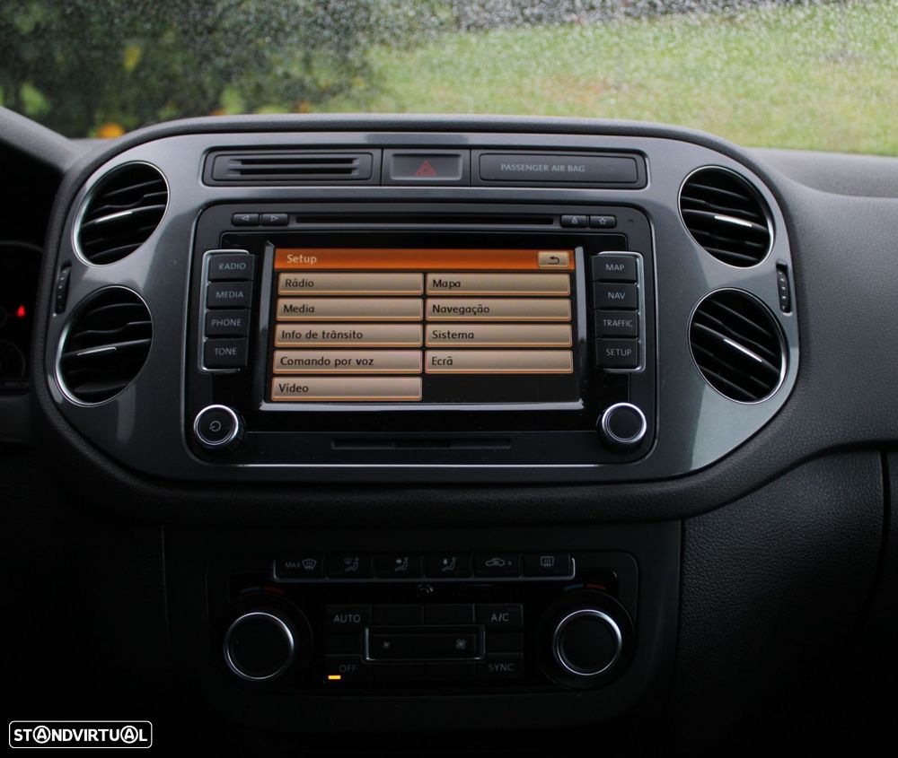 VW Tiguan 2.0 TDi Sport BlueMotion - 24