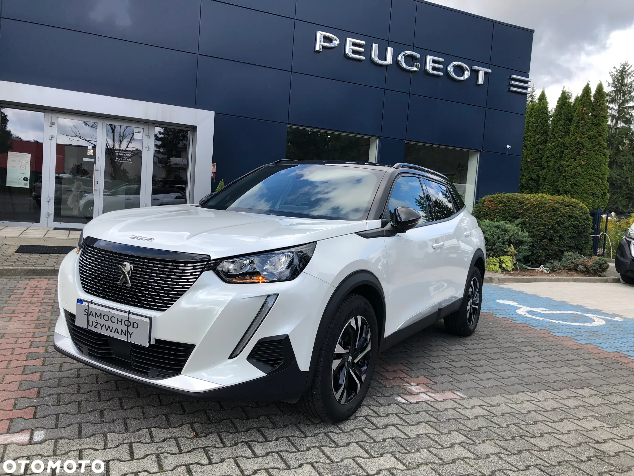 Peugeot 2008 1.2 PureTech Allure S&S EAT8 - 3