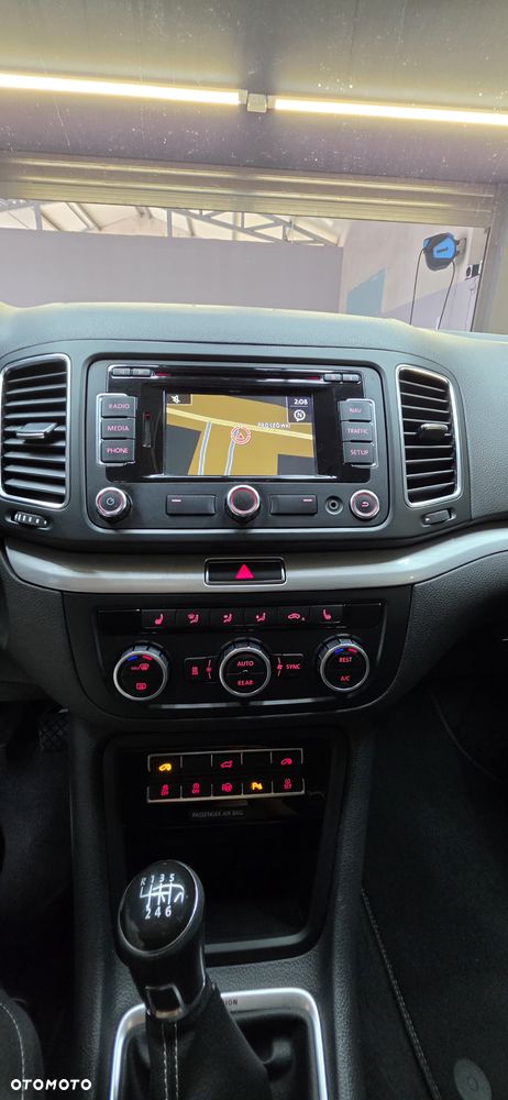 Volkswagen Sharan 2.0 TDI 4MOTION BlueMotion Technology Cup - 16