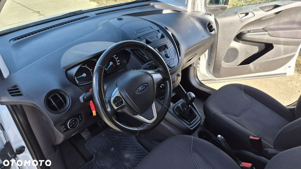 Ford Transit Courier - 10