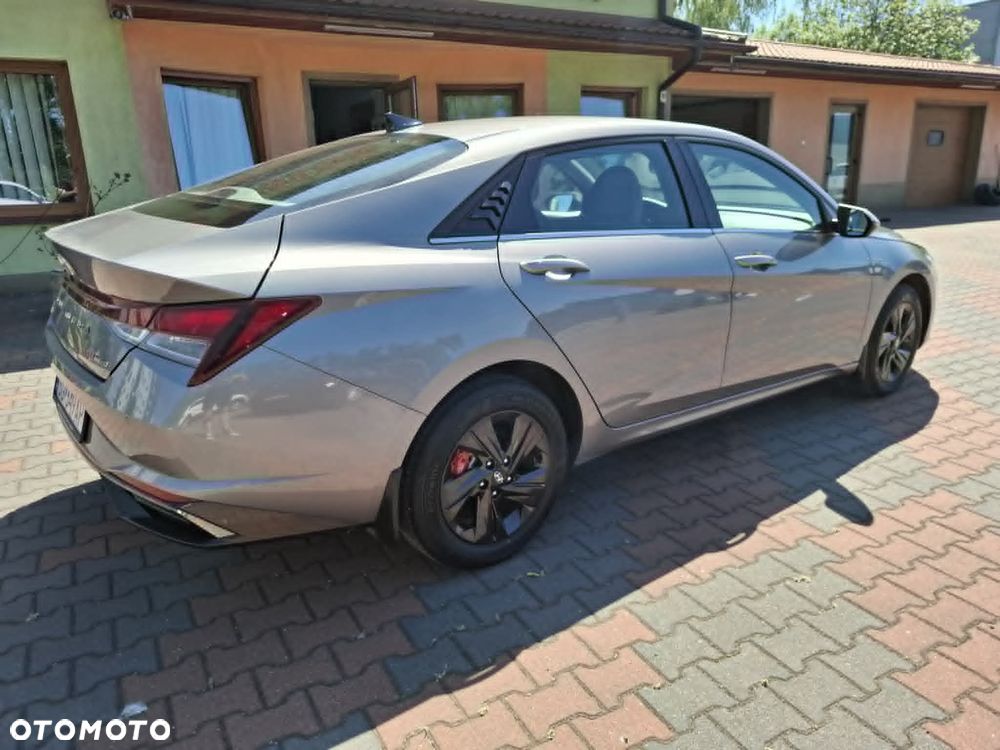 Hyundai Elantra - 4