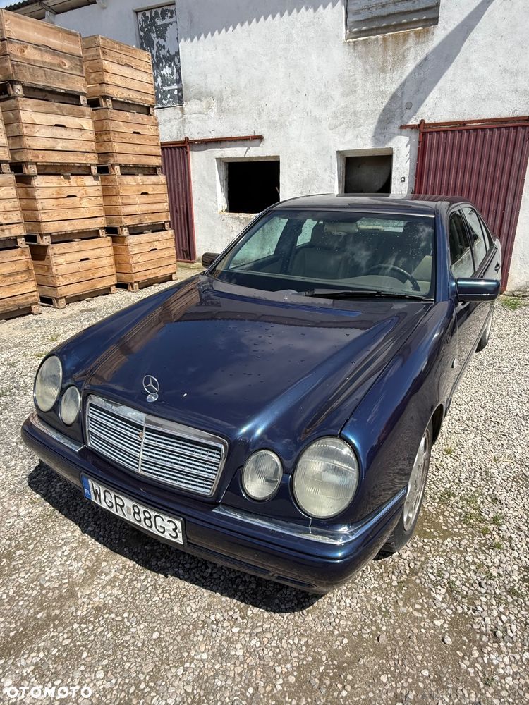 Mercedes-Benz Klasa E 200 - 1