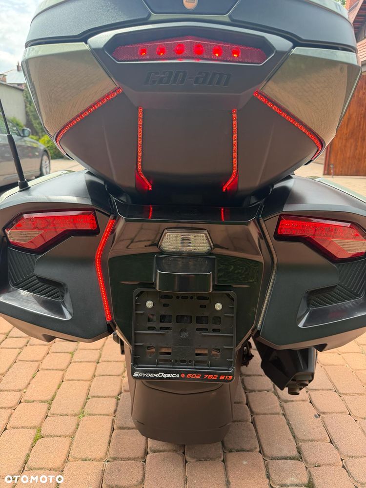 Can-Am Spyder - 11
