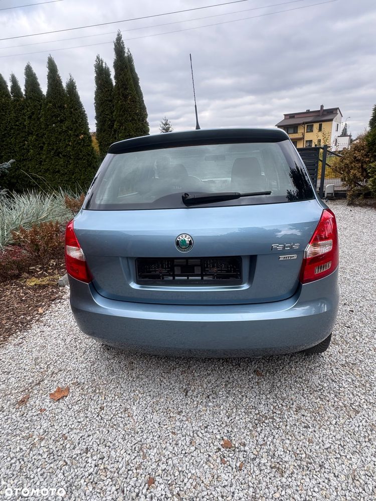 Skoda Fabia 2011 photo 4