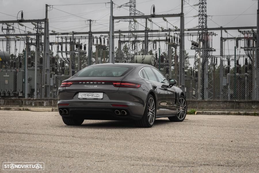 Porsche Panamera 4 S - 4