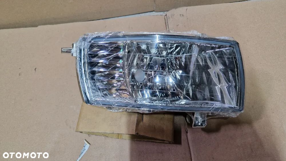 TOYOTA COROLLA E12 SEDAN HALOGEN PRAWY NOWY DEPO - 1