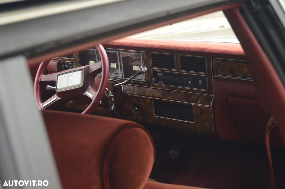 Lincoln Town Car - 6