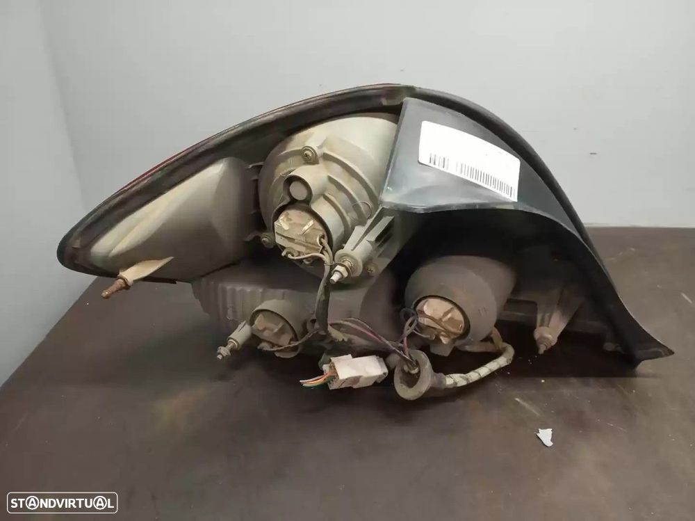 FAROLIM TRASEIRO DIREITO HYUNDAI COUPE 2004 - - 1