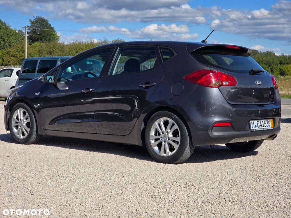 Kia Ceed - 13