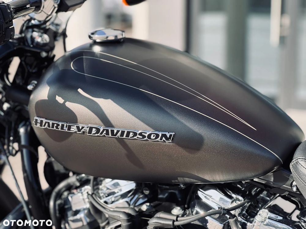 Harley-Davidson Softail Breakout - 19