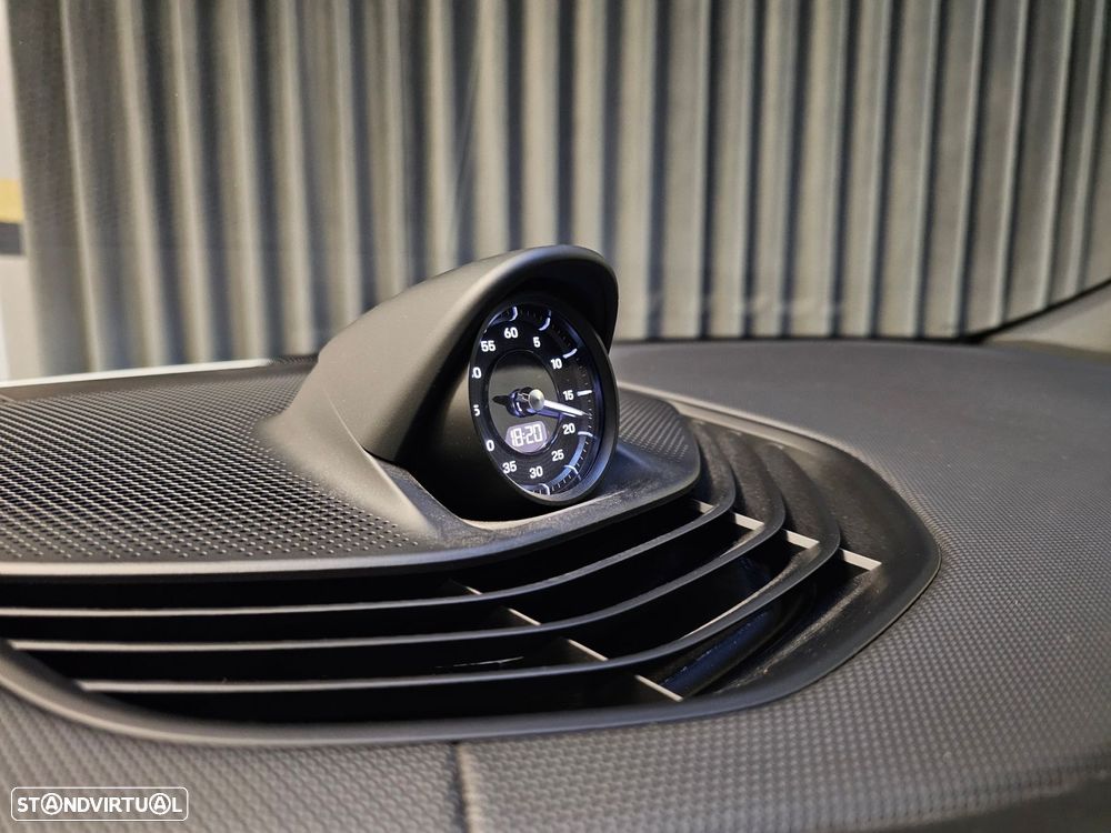 Porsche Taycan Cross Turismo 4 - 14