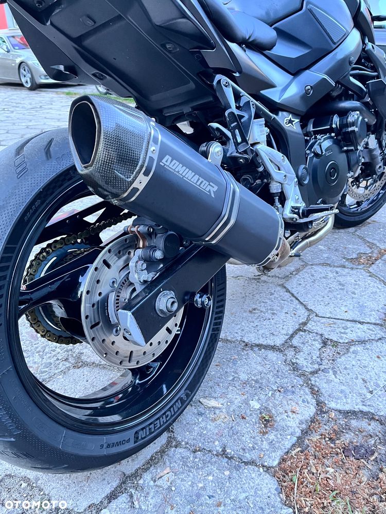 Suzuki GSR - 4