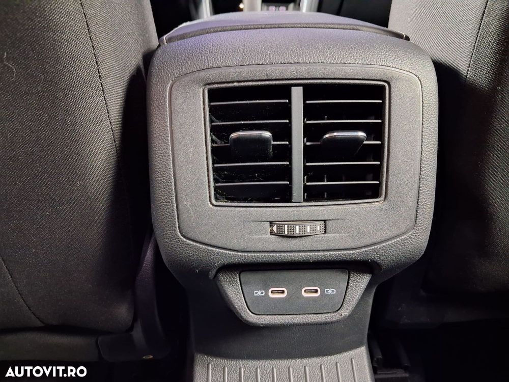 Volkswagen T-Roc - 32