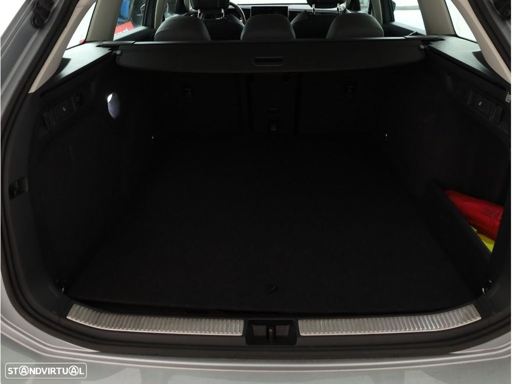 VW Passat Variant 1.5 TSI eHybrid Business DSG - 24