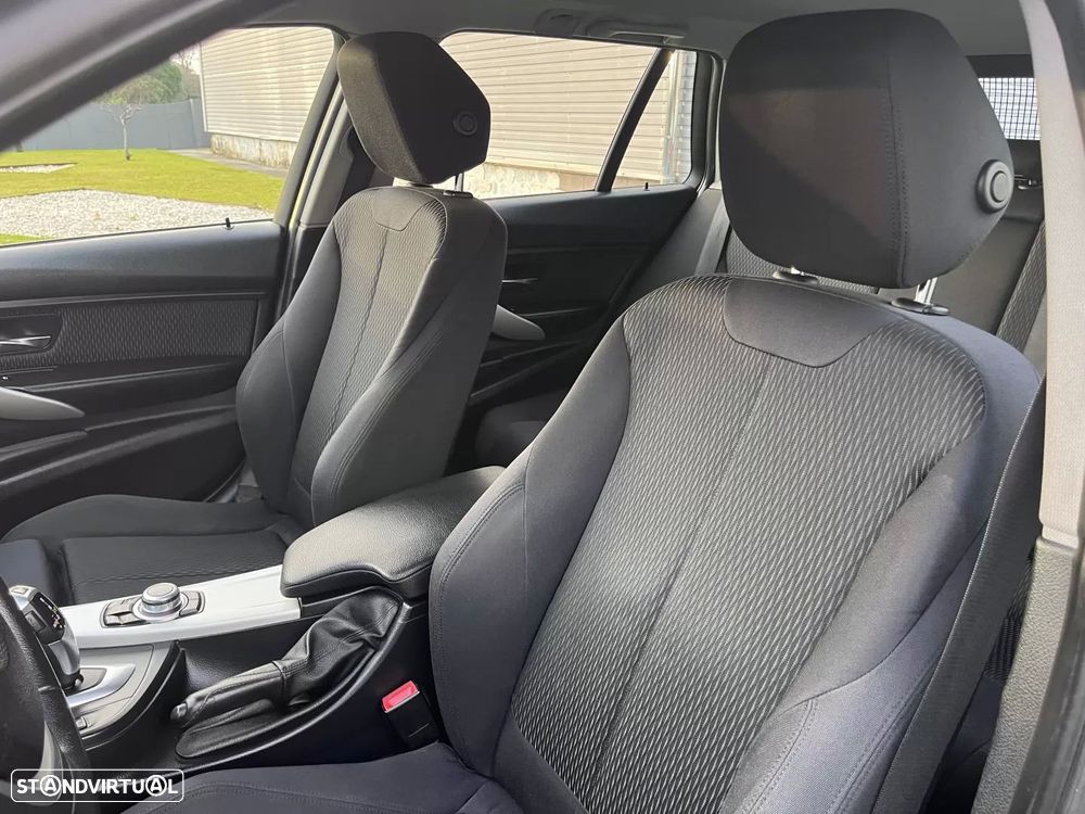 BMW 320 d Touring Aut. Sport Line - 34