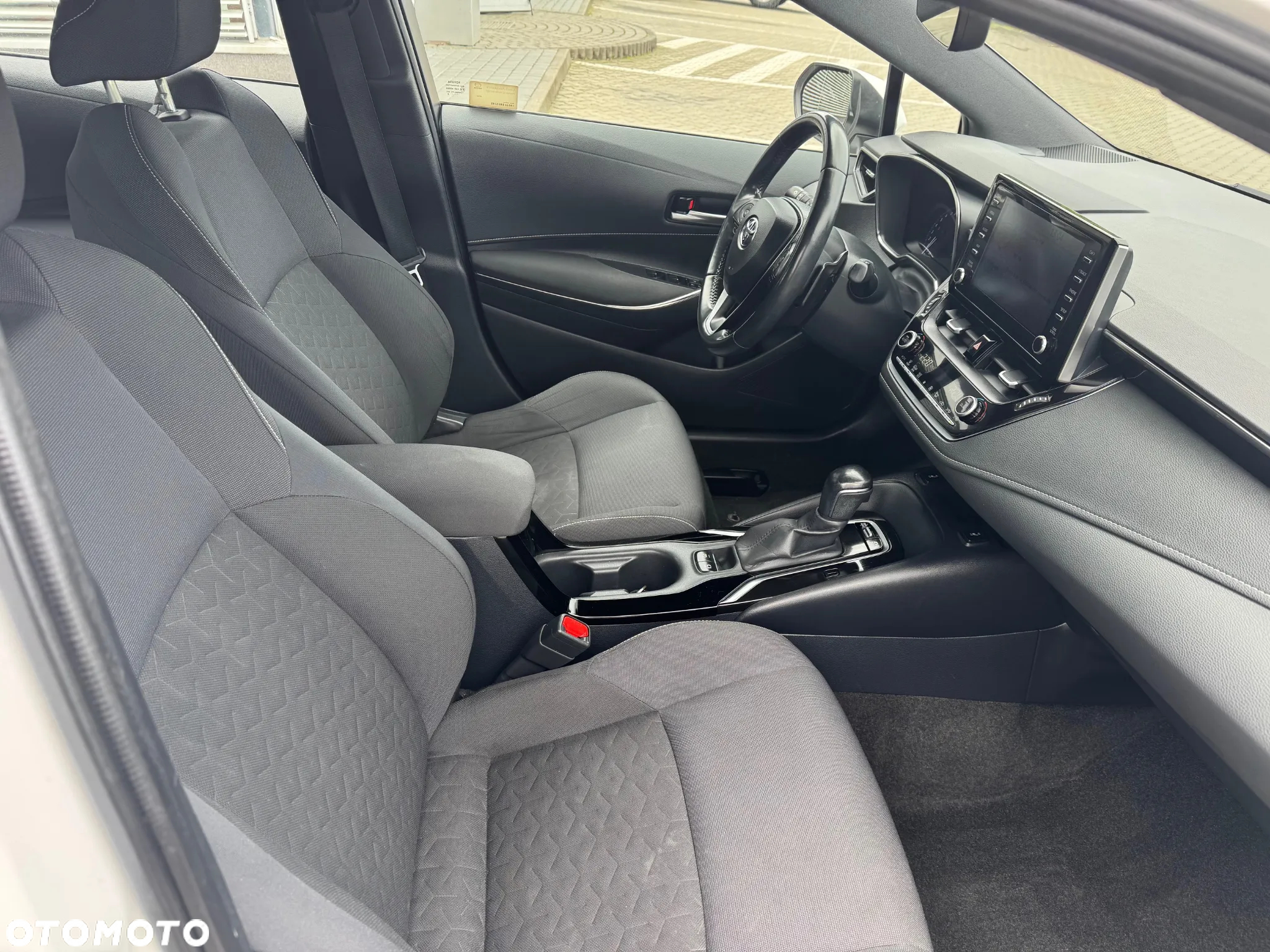 Toyota Corolla 2.0 Hybrid Comfort - 12