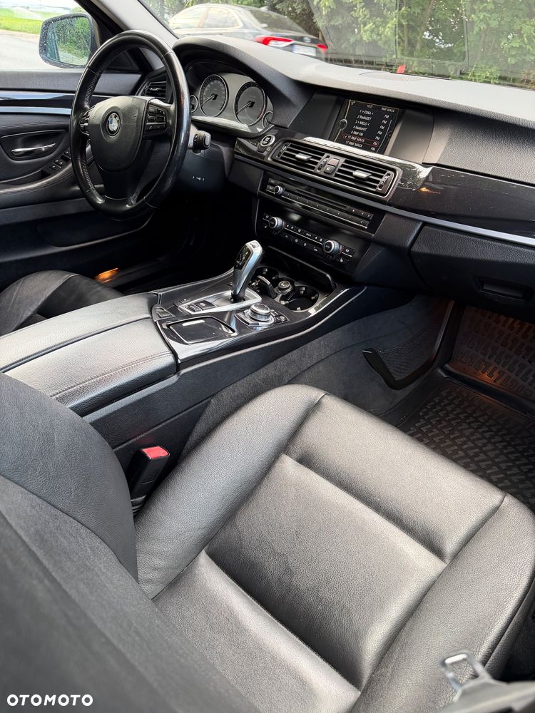 BMW Seria 5 525d - 17