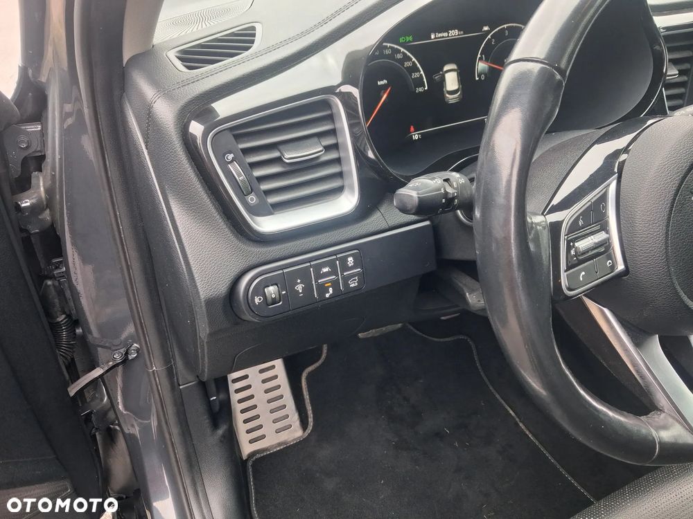 Kia XCeed - 10