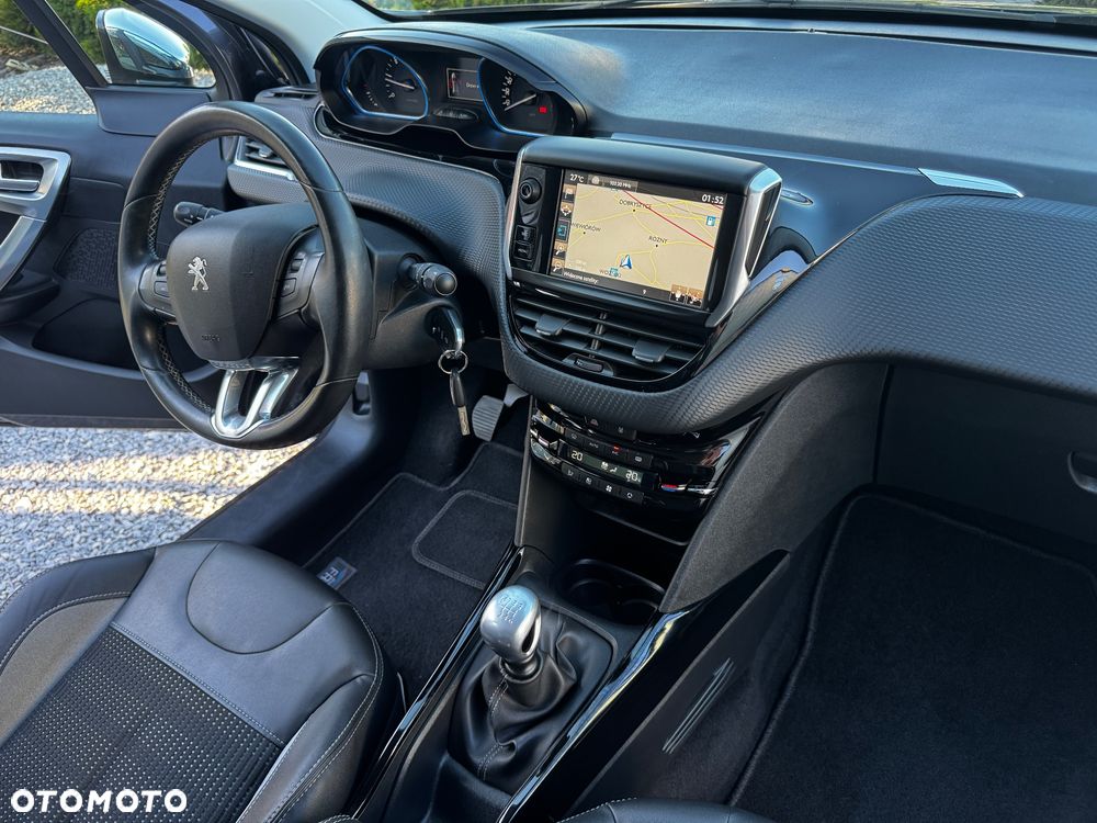 Peugeot 2008 1.6 BlueHDi Allure S&S - 24