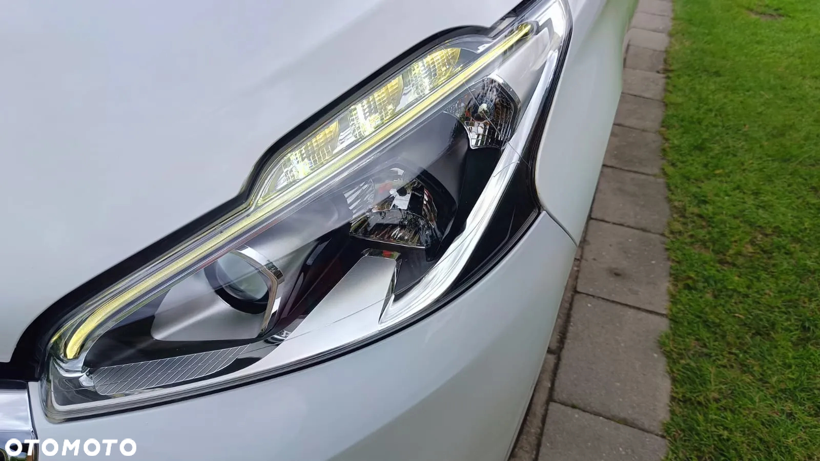 Peugeot 208 1.2 PureTech Access - 26