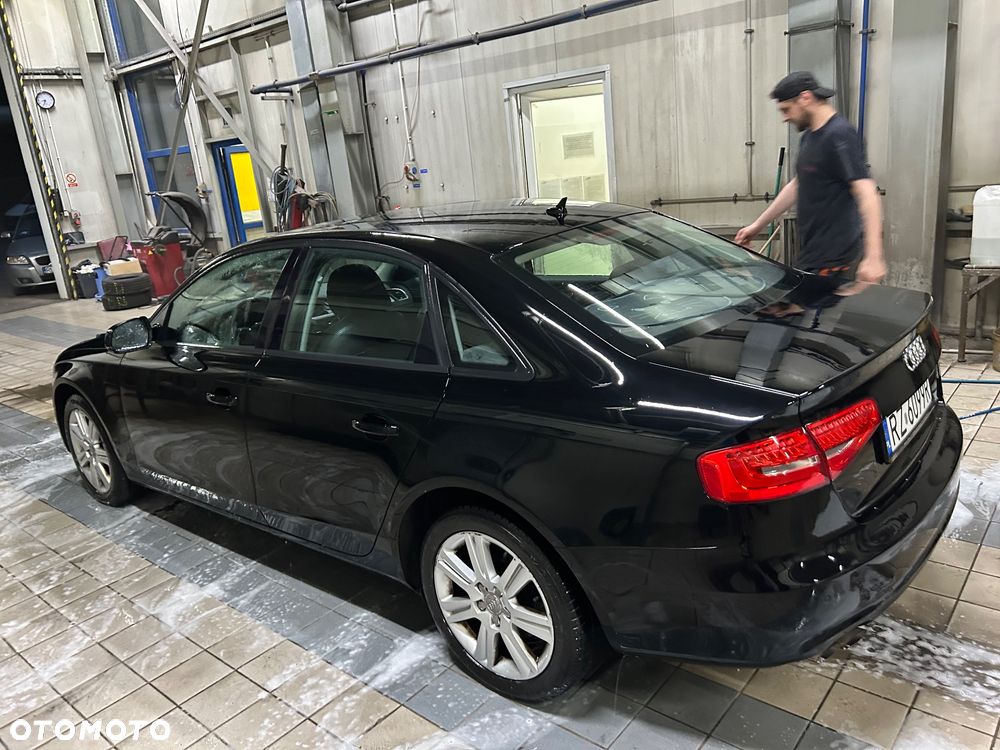 Audi A4 Limousine - 1