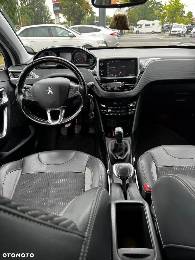 Peugeot 2008 1.2 Pure Tech GPF Allure S&S - 9