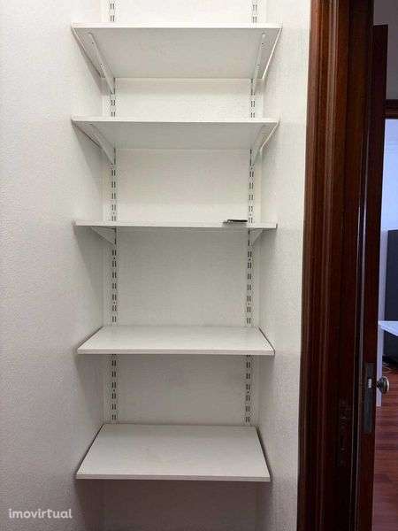 T1 Renovado e Mobilado | Último Piso com Elevador | 750€/mês - Grande imagem: 5/12