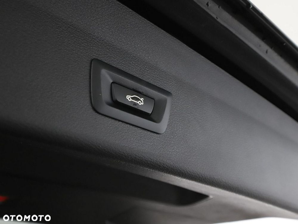 BMW X1 sDrive20i xLine - 38