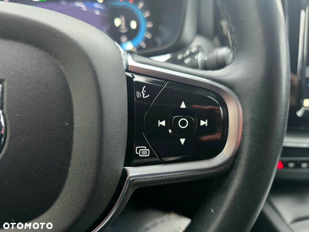 Volvo XC 60 B5 B AWD Ultimate Dark - 32