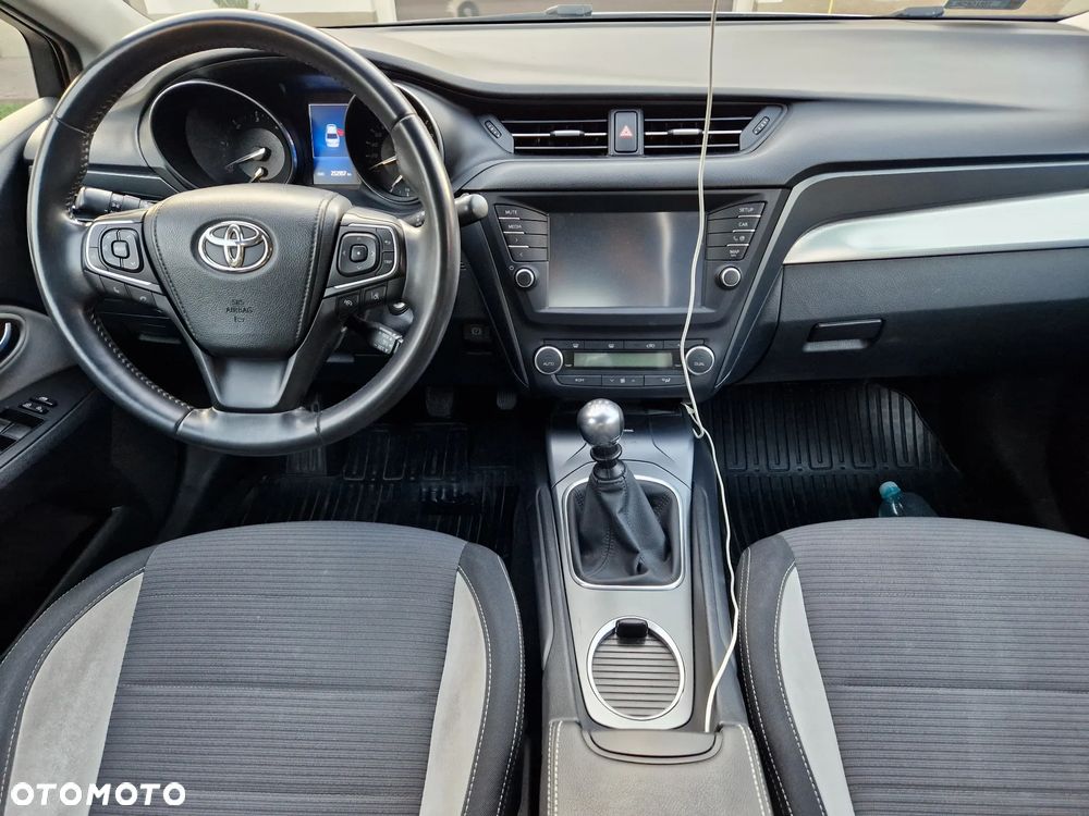 Toyota Avensis 2.0 D-4D Premium - 17